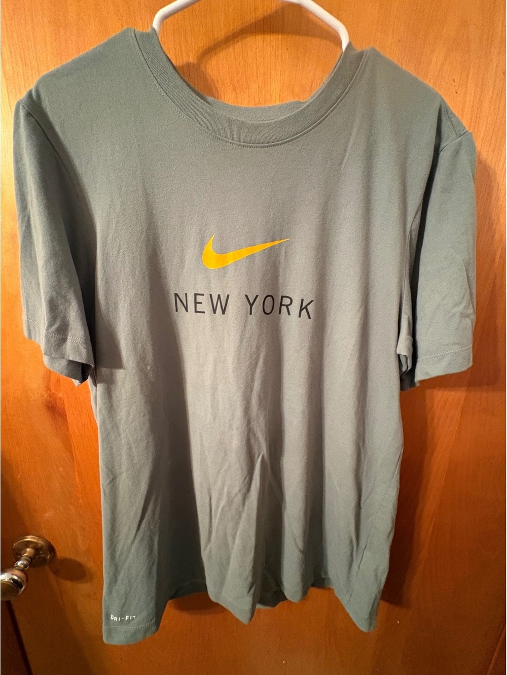 Nike Dri-FIT New York Graphic T-Shirt Medium